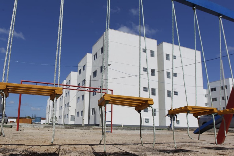 Ministro Rogério Marinho faz vistoria em obra de residencial em Parnamirim