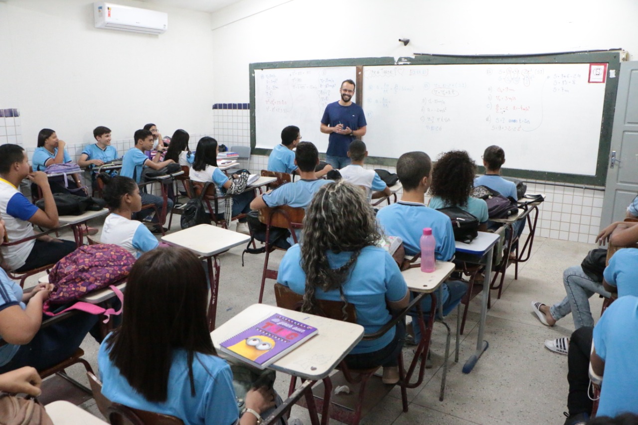 Governo autoriza aulas na rede privada; escolas públicas não voltam em 2020