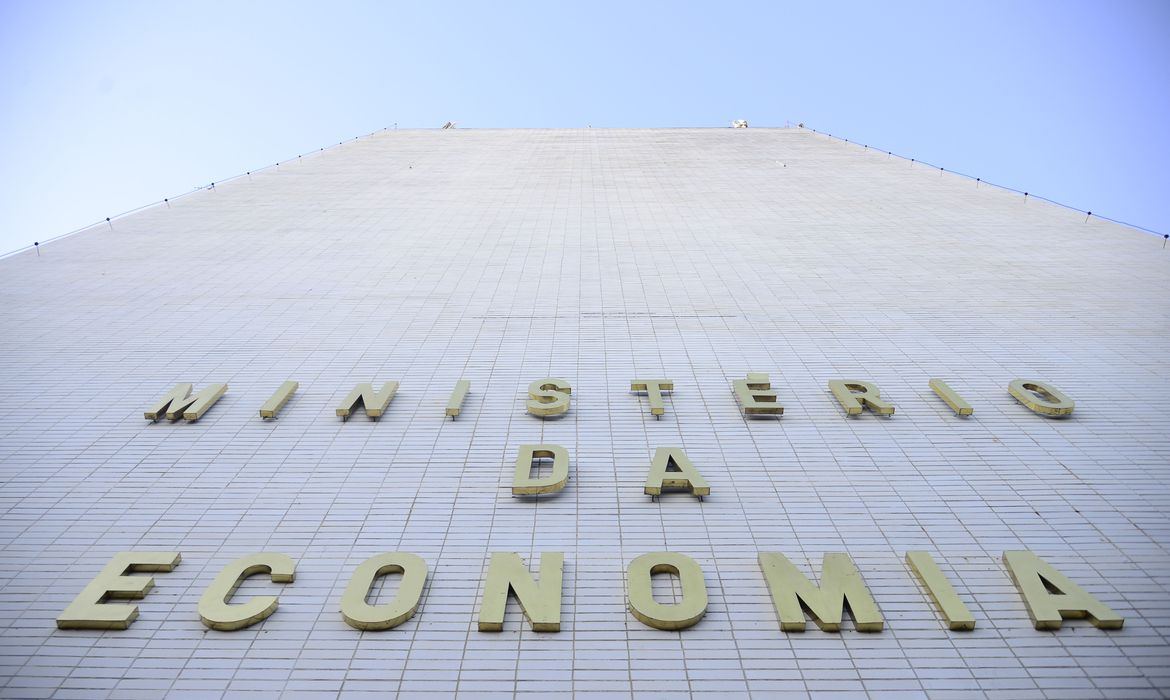 Governo prevê déficit primário de R$ 861 bilhões em 2020