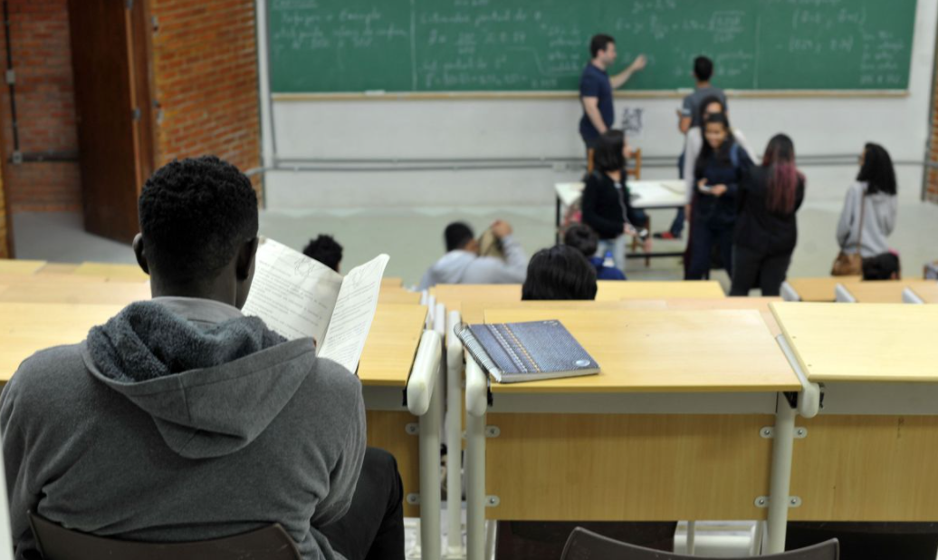 Fies: estudantes podem suspender pagamentos até o fim da pandemia