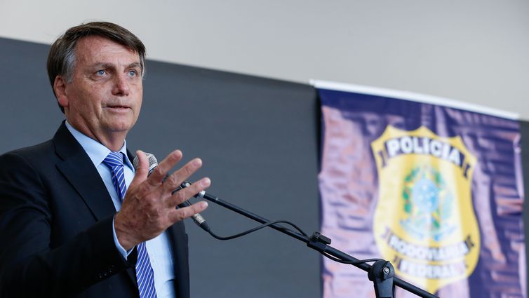 Governo abrirá mais 2 mil vagas para a PRF, diz Bolsonaro