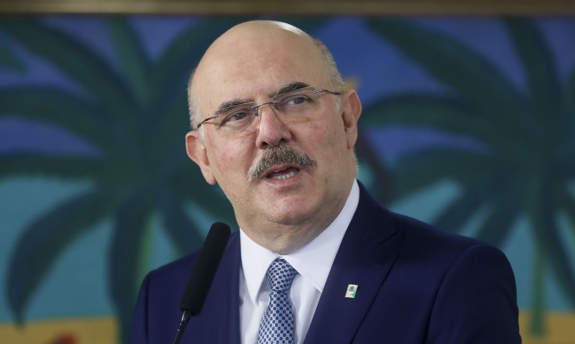 Após matéria, ministro da Educação diz que jamais incentivou discriminação
