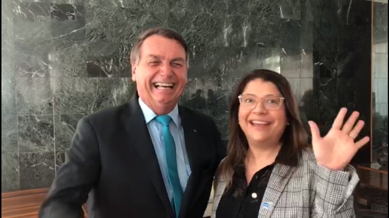 VÍDEO: Ao lado de deputada, Bolsonaro diz que é hora de ter ministra do RN