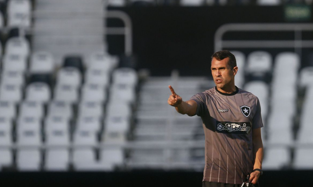 Lazaroni estreia à frente do Botafogo no clássico contra o Fluminense no domingo