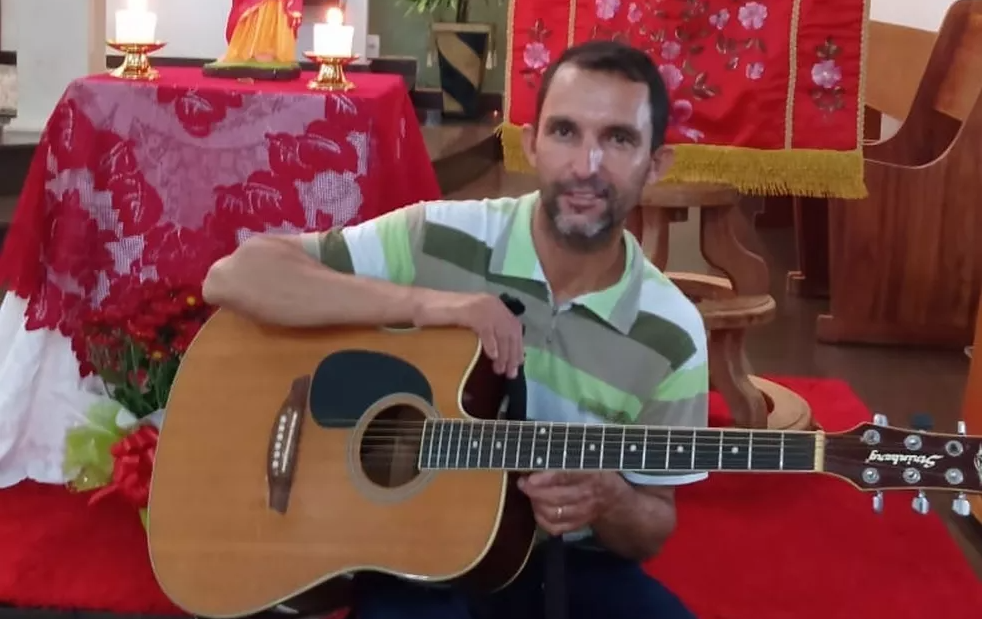 Músico morre durante live em Minas Gerais