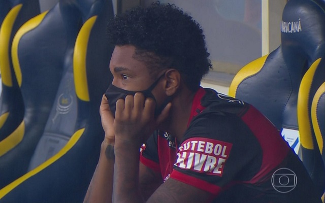 Flamengo emite nota de repúdio após radialista chamar jogador de “seu merda"