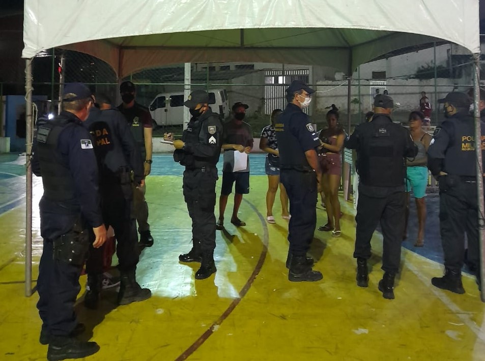 Guarda Municipal de Natal encerra festa com aglomeração na Praia do Meio