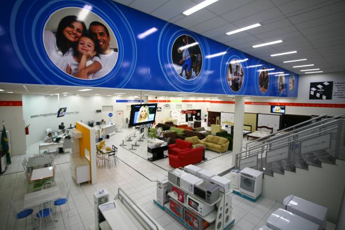 Defensor público quer multa de R$ 10 milhões a Magalu por trainee para negros