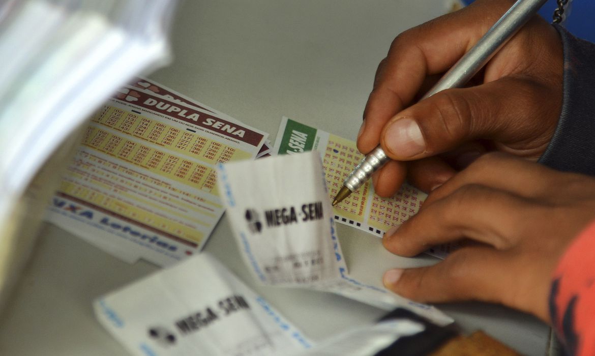 Mega-Sena pode pagar R$ 100 milhões nesta quarta-feira