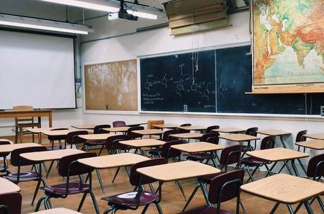 Justiça manda suspender volta às aulas presenciais em Minas Gerais