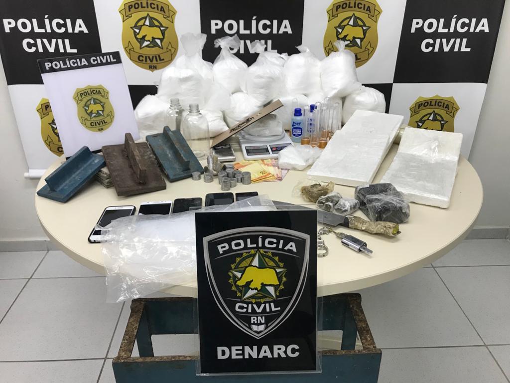 Polícia fecha laboratório de manipulação de cocaína e prende suspeito em Natal