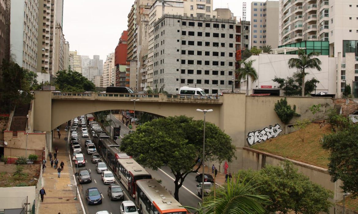 Principal infração de motoristas suspensos é excesso de velocidade