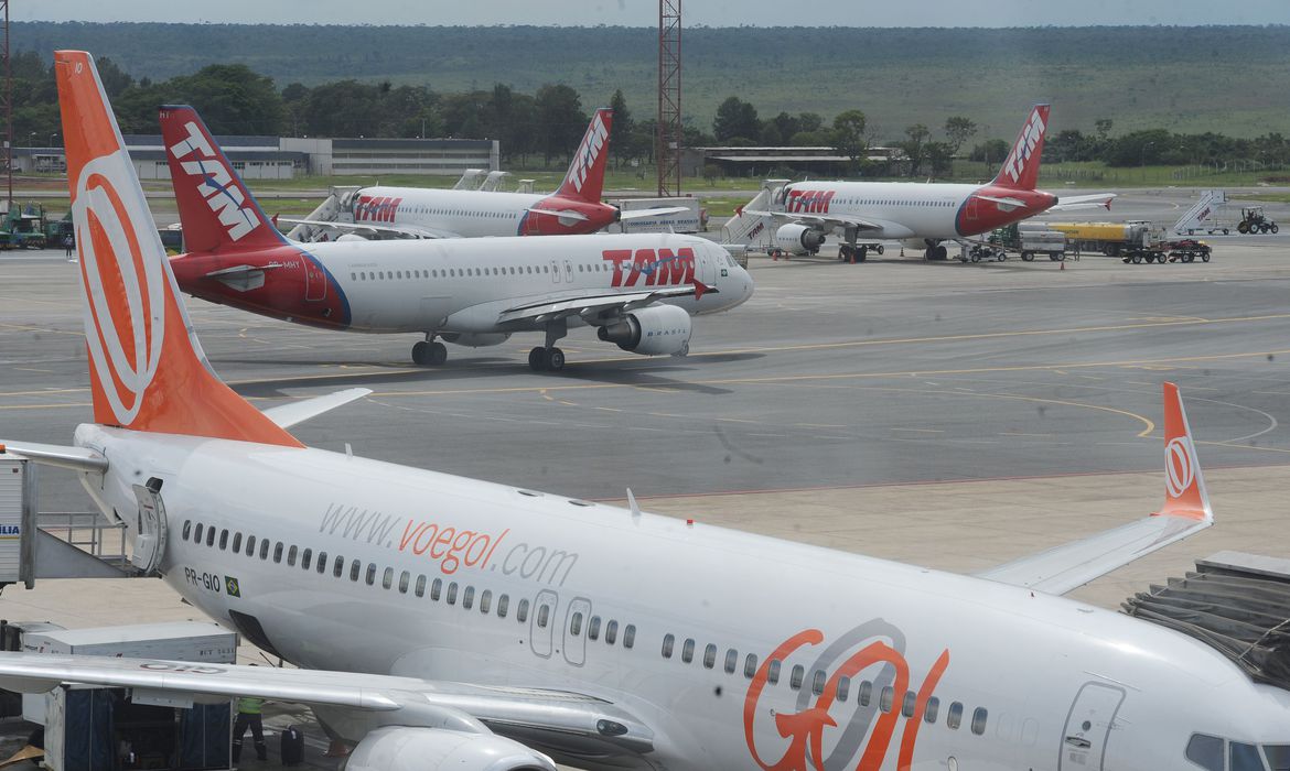 Mais de 700 mil pessoas devem movimentar os aeroportos brasileiros no feriado
