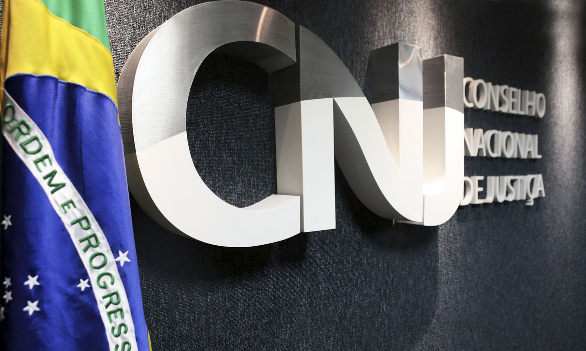 Brasil tem 5 mil crianças aptas para adoção, diz CNJ