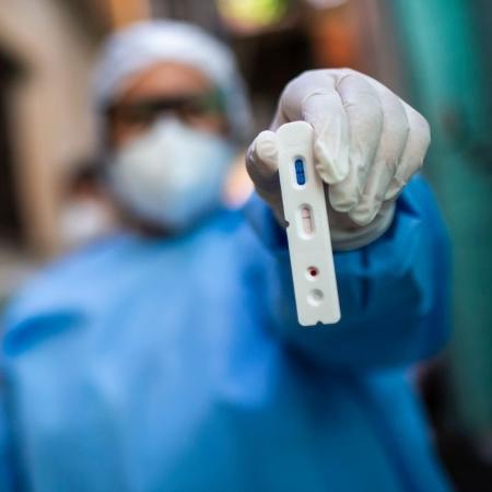 Média móvel de mortes por covid fica abaixo de 600 pela 1ª vez desde maio