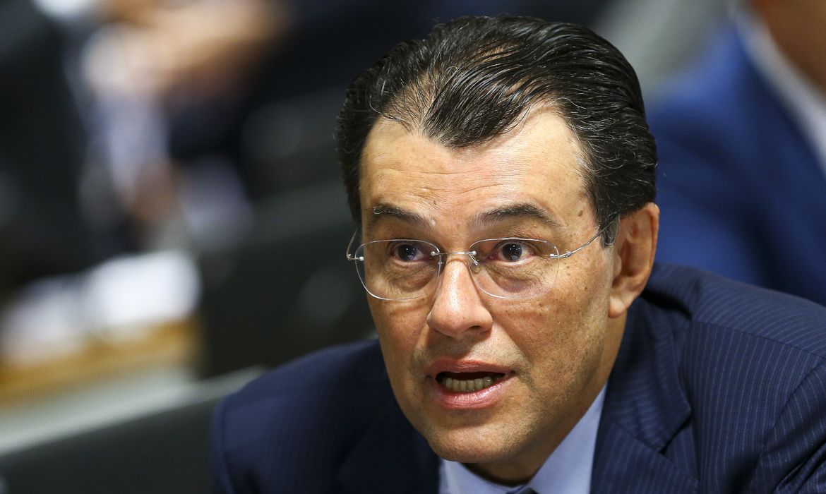 Mais um senador é diagnosticado com Covid-19