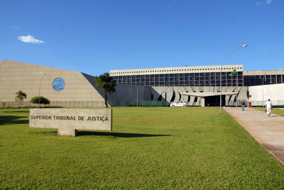 Editora indenizará escritor por uso indevido de conteúdo em livro de Karnal
