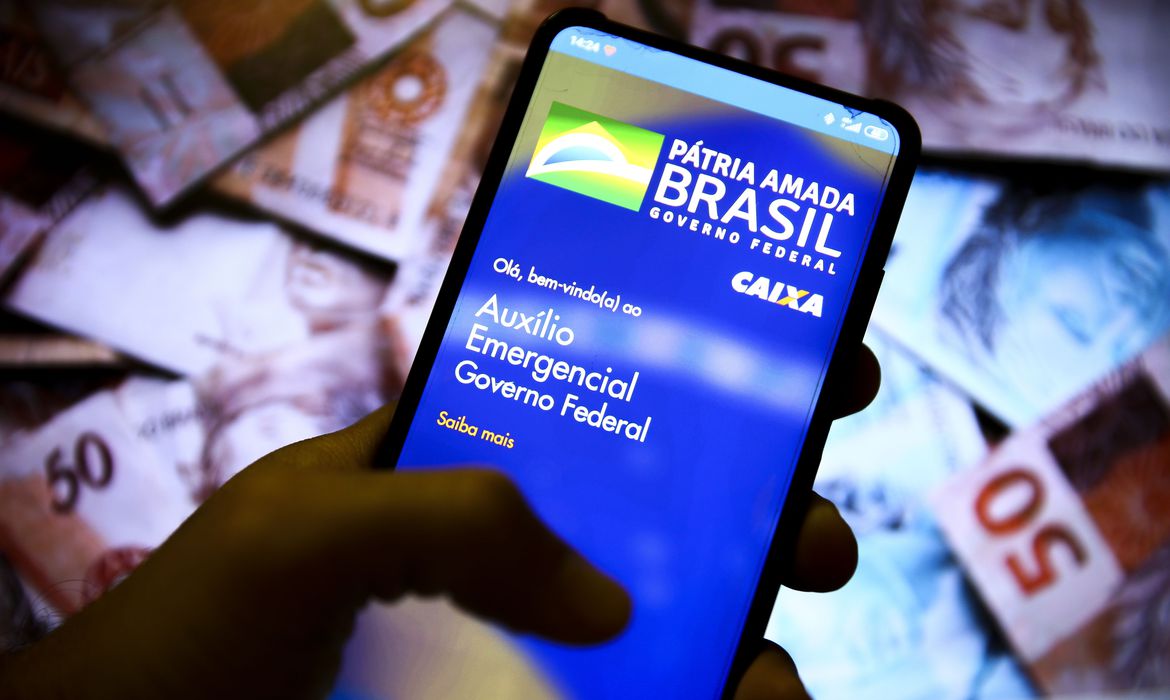 Bolsa Família começa a receber segunda parcela do auxílio de R$ 300