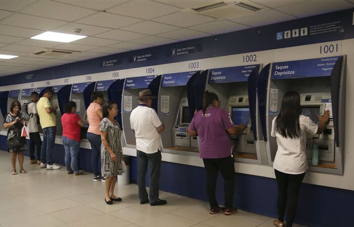 Caixa libera auxílio emergencial para 5,6 milhões nesta terça-feira