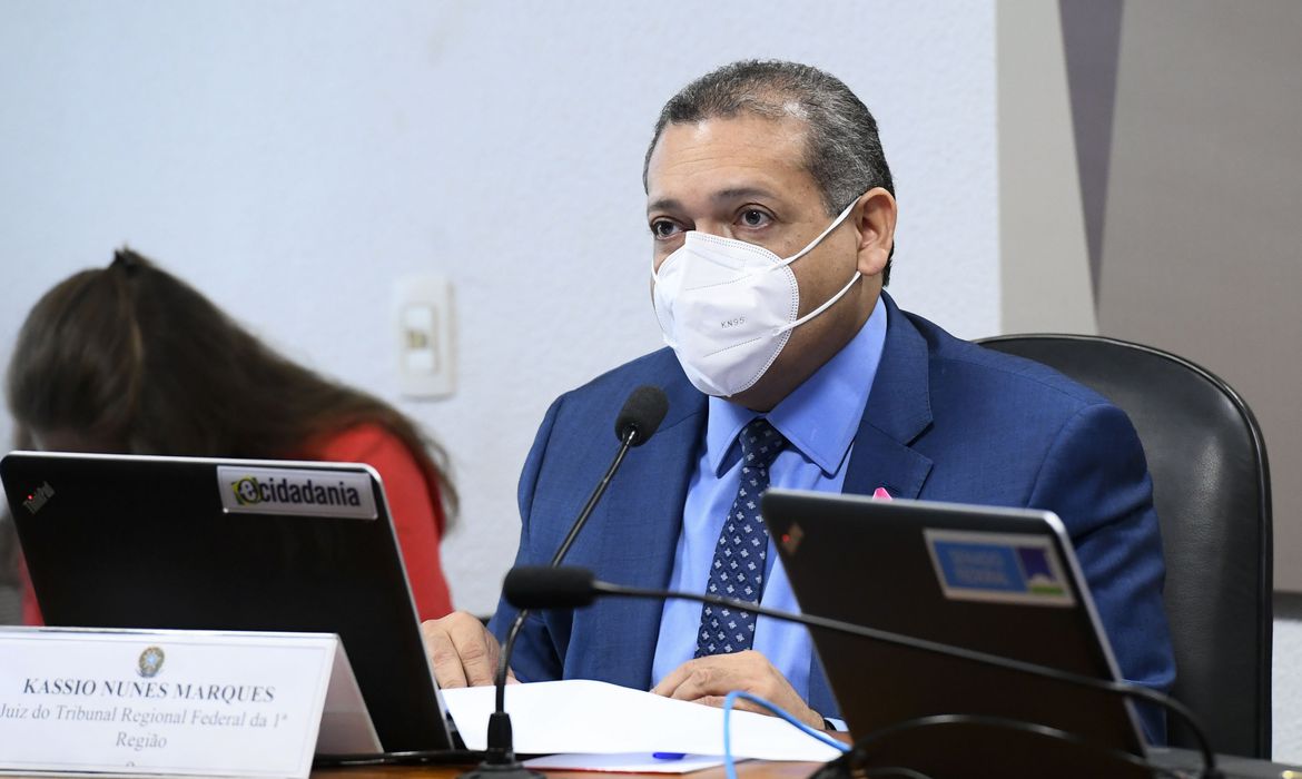 Em sabatina, Kássio Nunes Marques responde sobre aborto, armas e Lava Jato