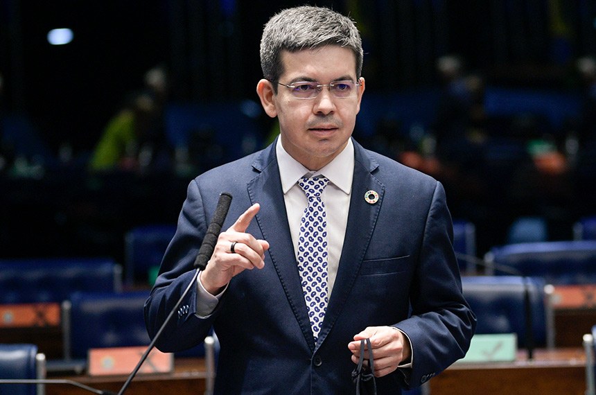 Parlamentares querem saber se GSI obstruiu investigações contra Flávio Bolsonaro