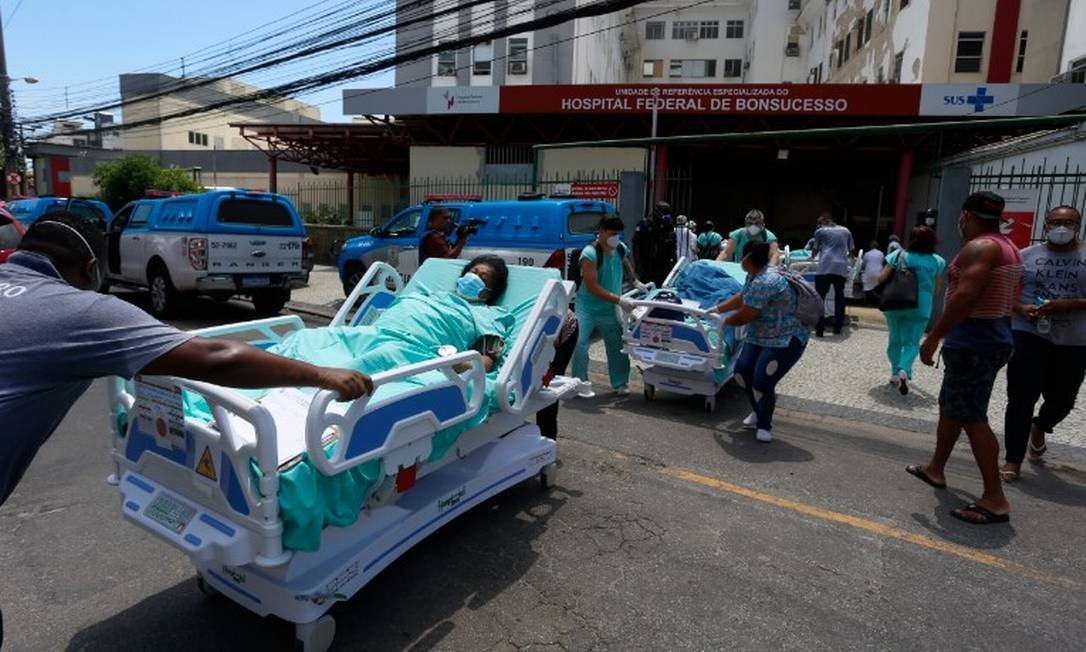 Bombeiros controlam incêndio em hospital do Rio