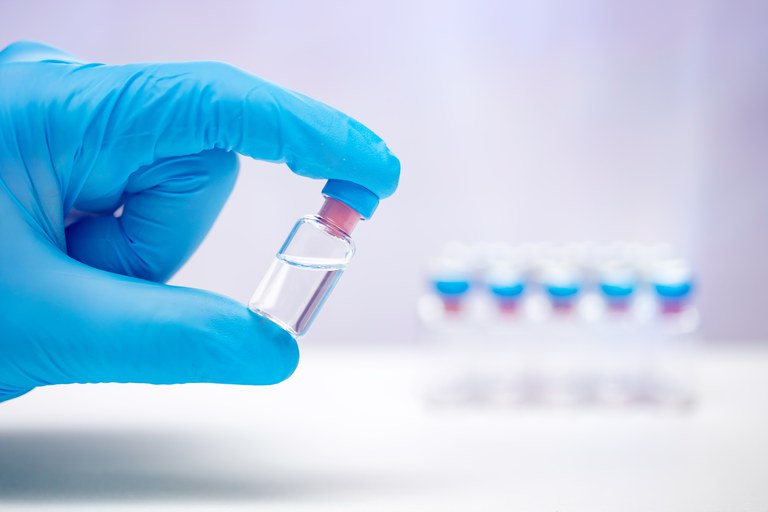 Reino Unido inicia revisão acelerada da vacina para covid da AstraZeneca/Oxford
