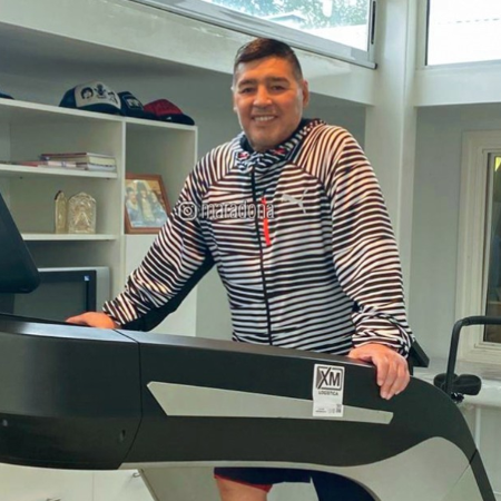 Diego Maradona é internado em clínica na Argentina
