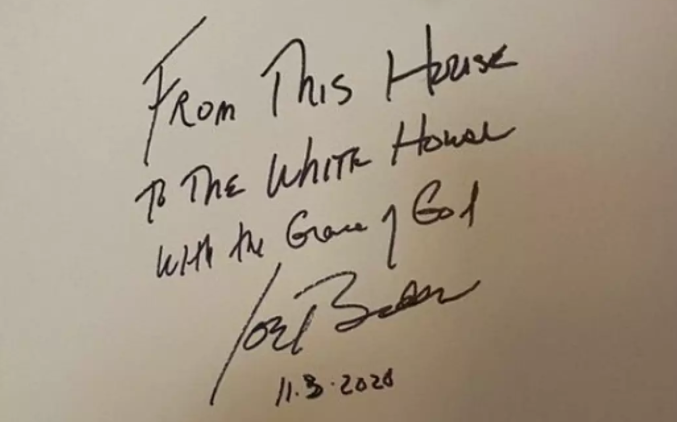 'Desta casa, para a Casa Branca', escreve Biden em parede de lugar onde morou