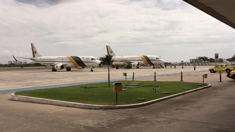 Mau tempo faz piloto desviar voo de Bolsonaro com ministro do RN