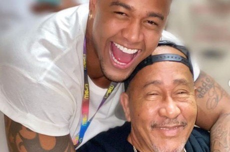 Pai do cantor Léo Santana morre aos 68 anos