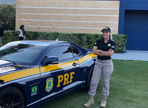 Ex-Loira do Tchan vira agente da Polícia Rodoviária Federal