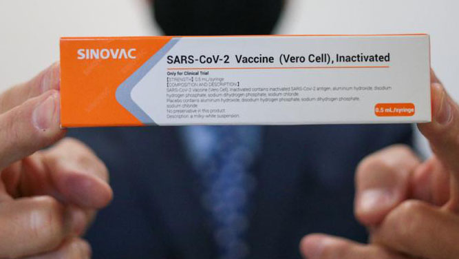 Covid: Anvisa manda parar estudos de vacina chinesa após "evento adverso grave"