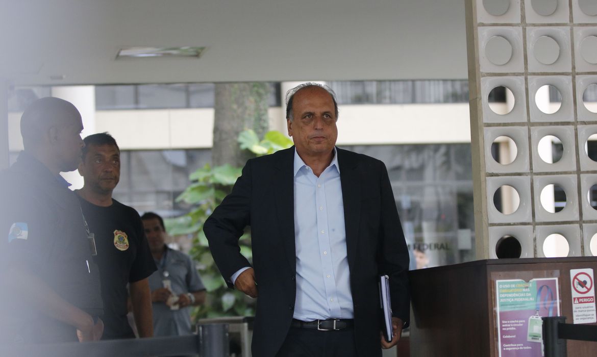 Ex-governador do Rio que está em prisão domiciliar é internado com covid-19