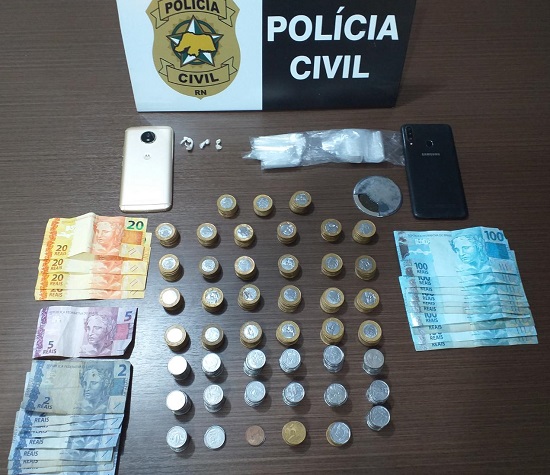 Polícia prende suspeitos por tráfico de drogas e mãe por desacato em Macaíba