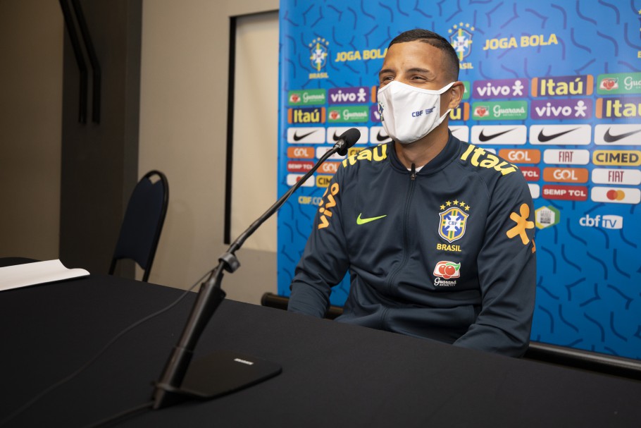Guilherme Arana celebra primeira chance na Seleção Brasileira