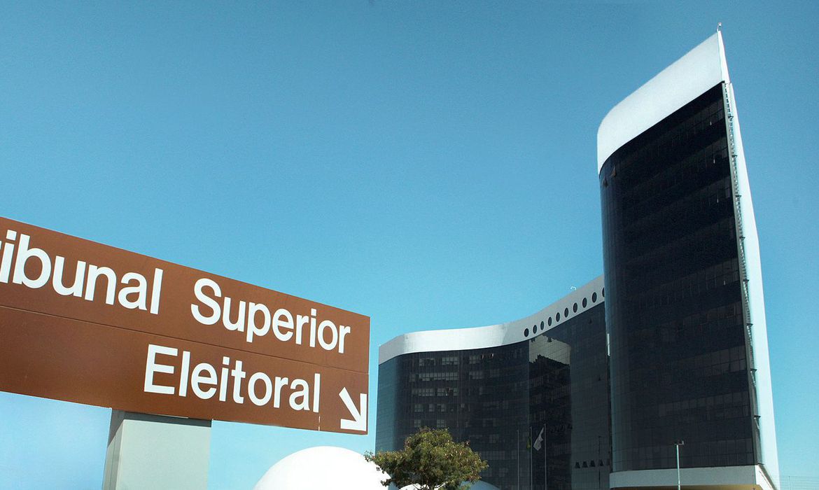 Eleições: TSE reconhece atraso, mas promete normalização ainda hoje