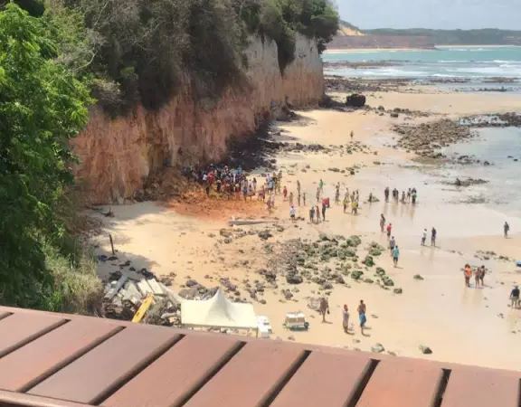 Falésias: Tibau do Sul decreta situação de emergência após morte de família