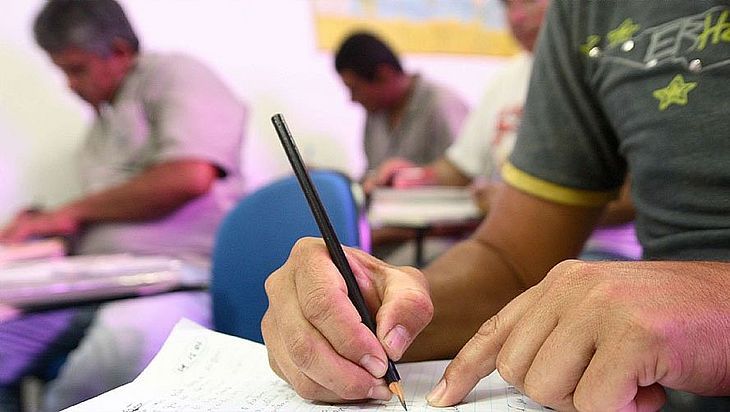 Concursos públicos oferecem 19.254 vagas com salários de até R$ 33,7 mil