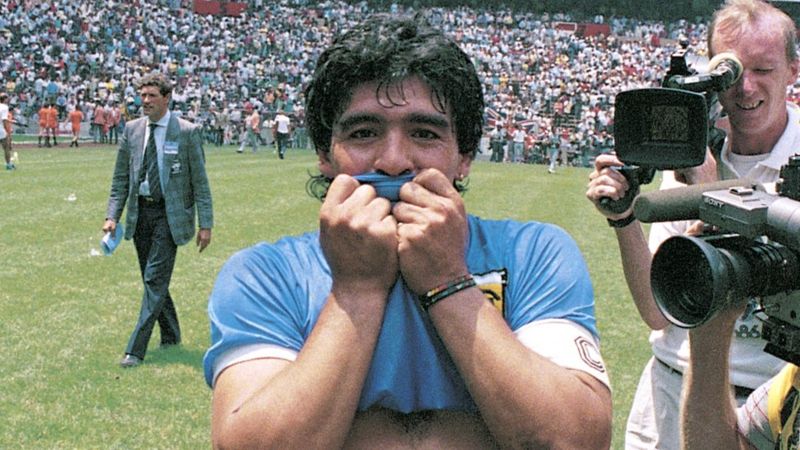 Resultado preliminar de autópsia aponta que Maradona sofreu infarto, diz jornal