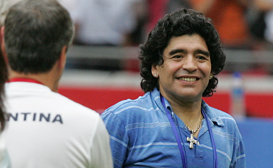 Corpo de Maradona é enterrado em cemitério na periferia de Buenos Aires