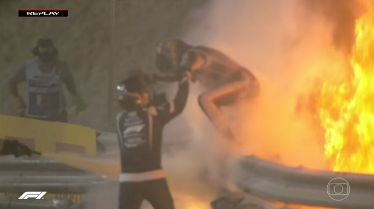 VÍDEO: Carro explode em acidente na F1 e piloto sai do meio do fogo; veja
