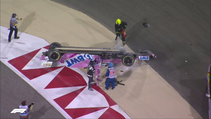 Hamilton vence no Bahrein em corrida marcada por acidente com explosão