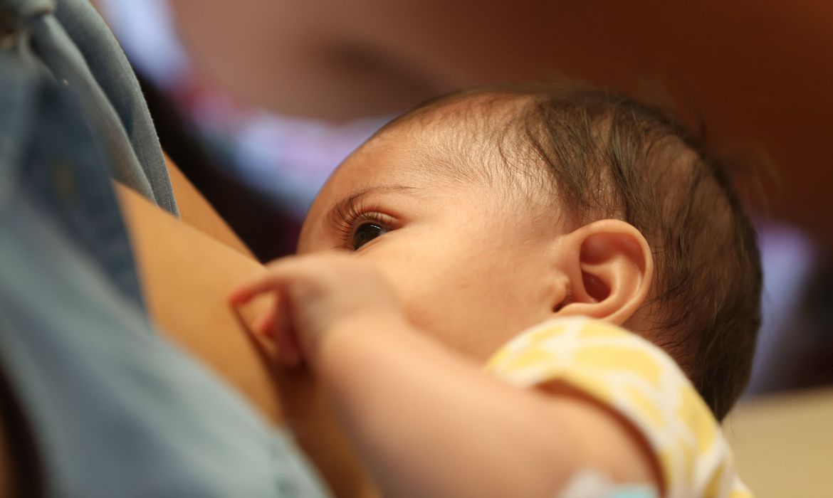 Governo dará até R$ 120 mil para apoio a aleitamento materno nos municípios
