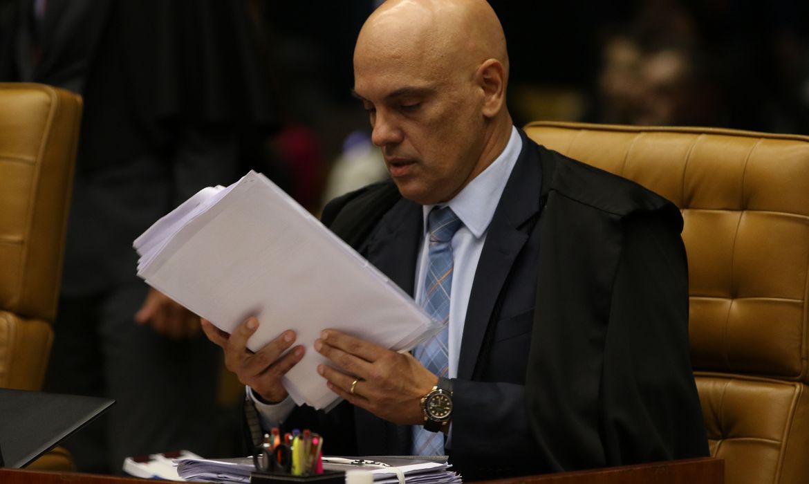 Moraes mantém inquérito de suposta interferência de Bolsonaro na PF