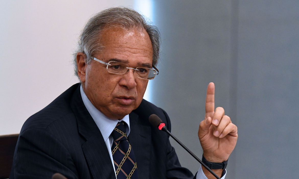 Guedes defende flexibilização das leis trabalhistas