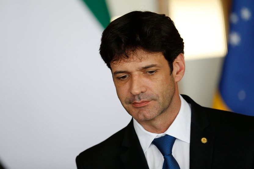 Ministro do Turismo é demitido após polêmica com chefe da Secretaria de Governo