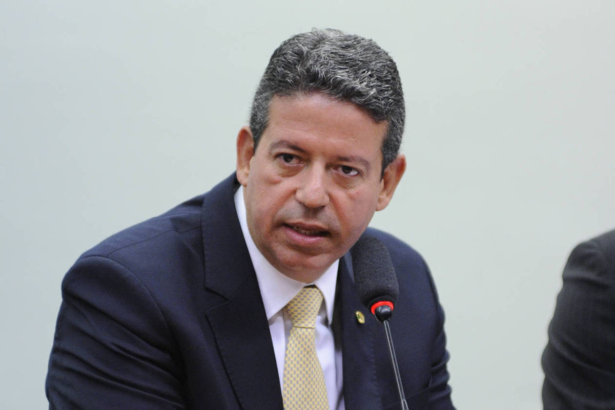Arthur Lira oficializa candidatura à Presidência da Câmara Federal