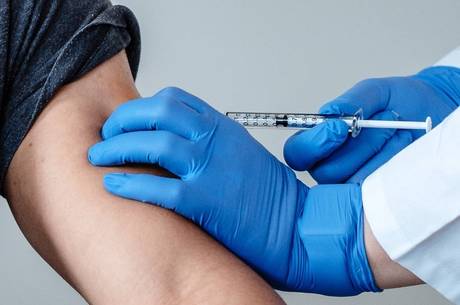 Covid-19: Ministério da Saúde, Conass e Conasems discutem vacinação