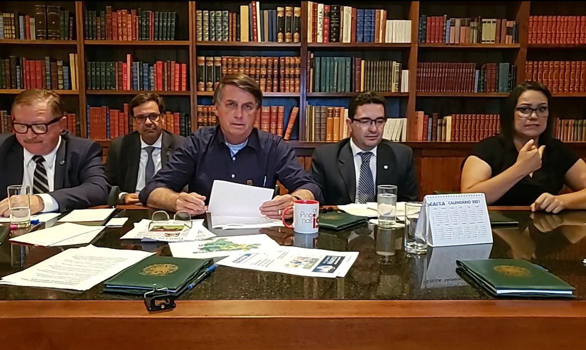 Bolsonaro promete reenviar MP para entrega de títulos de propriedade